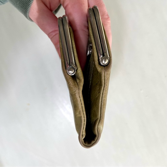 HOBO Lauren clutch Wallet green leather - Picture 4 of 12